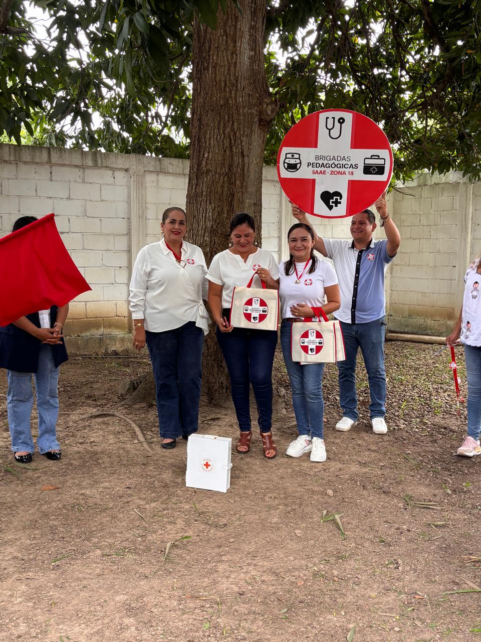 Entrega de botiquines pedagógicos