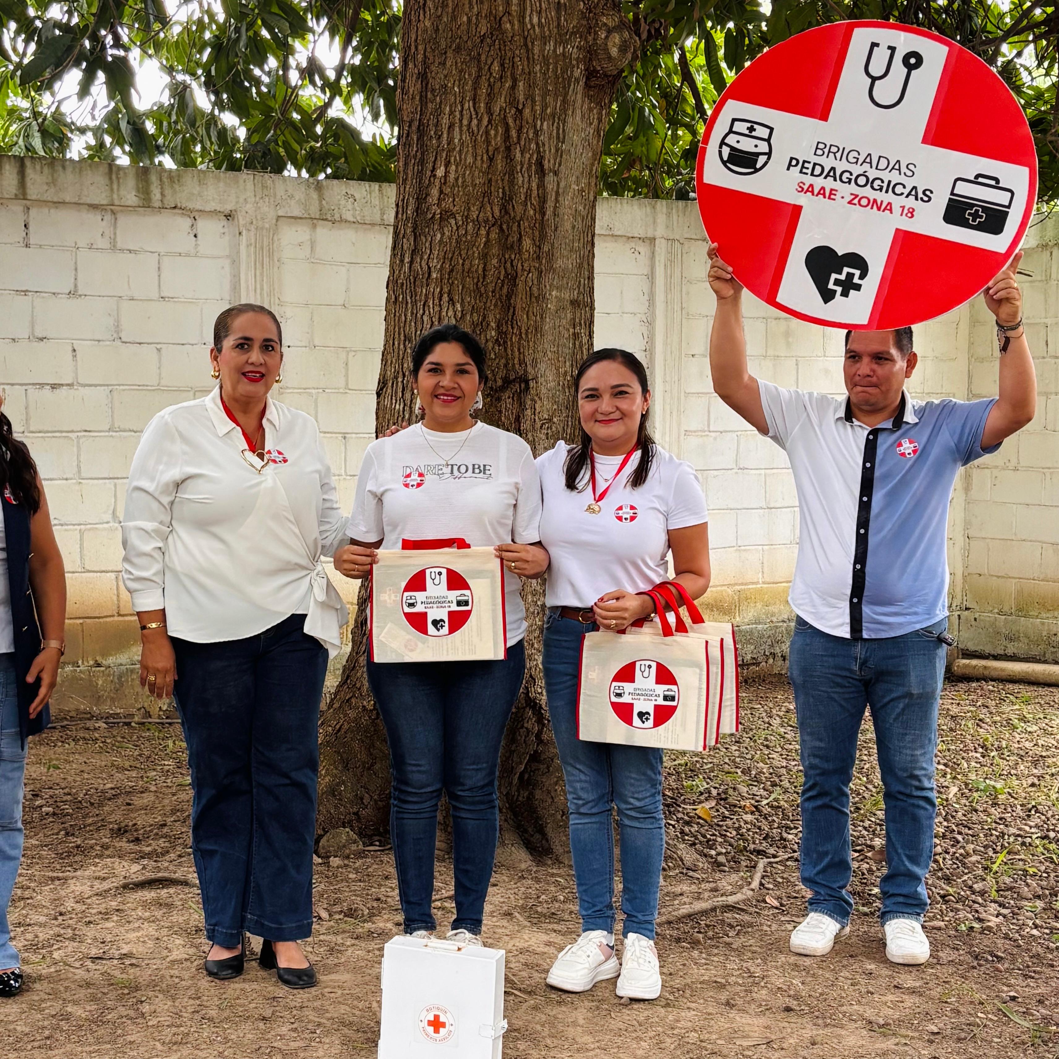 Entrega de botiquines pedagógicos