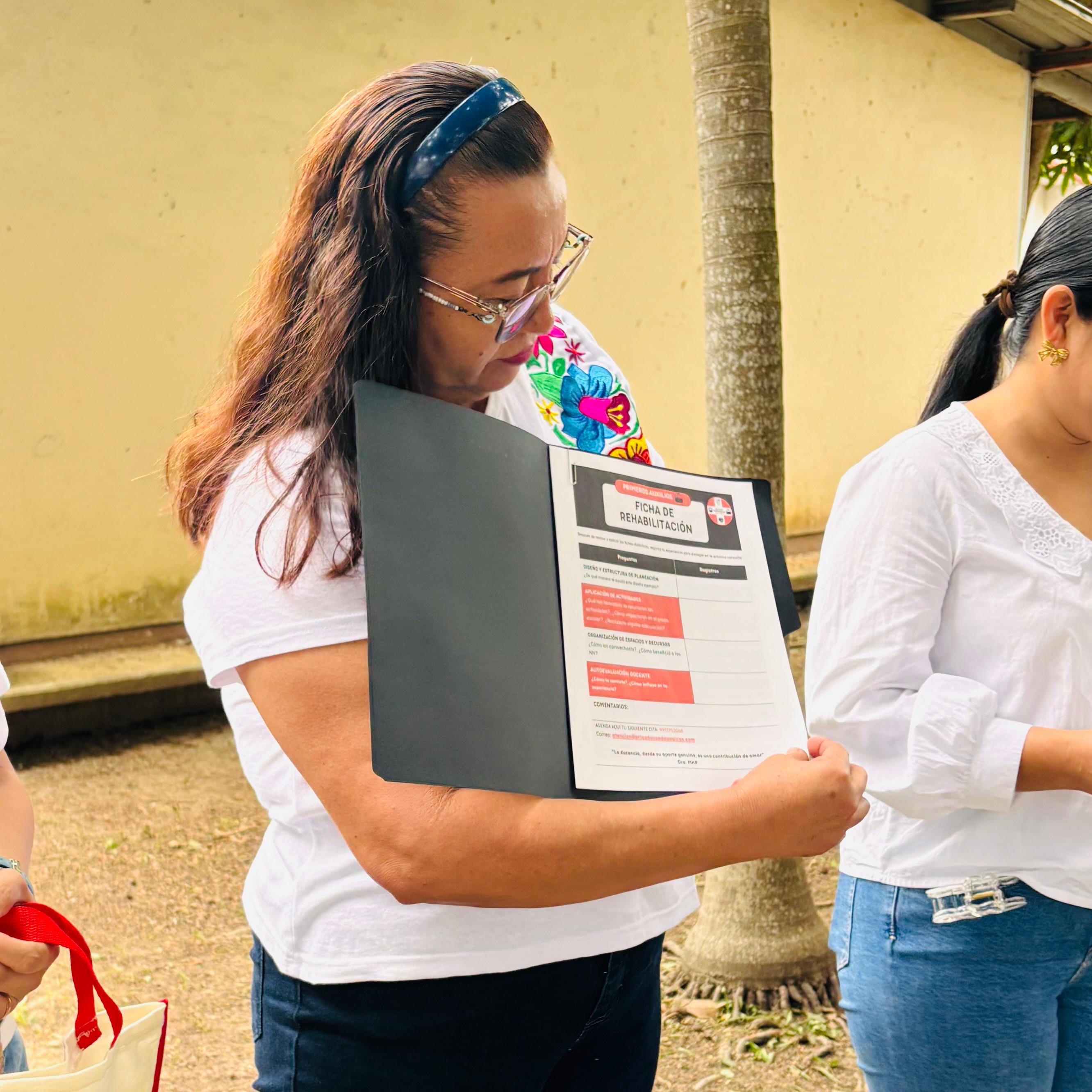 Entrega de botiquines pedagógicos